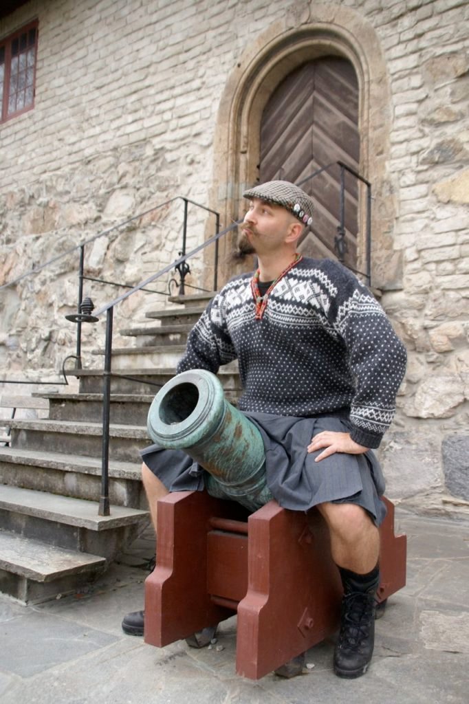 Kilt cannon
